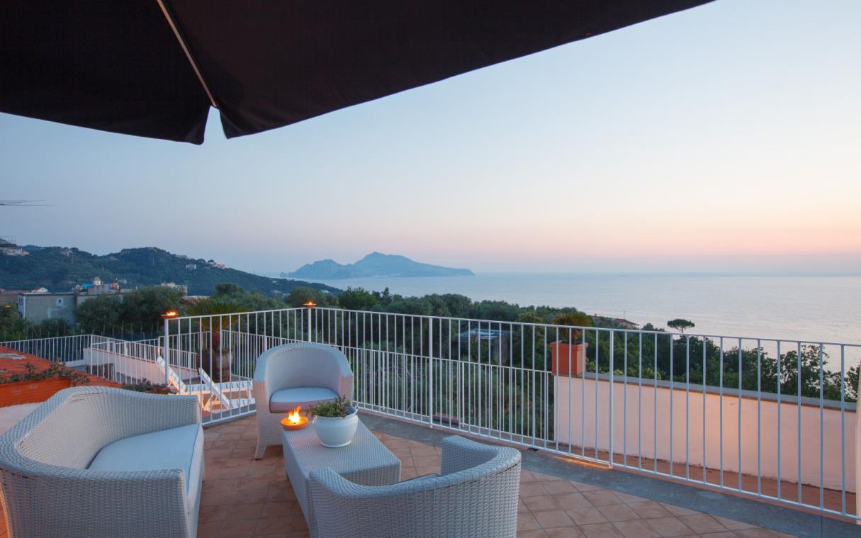 villa-sorrento-amalfi-coast-italy-luxury-pool-jacuzzi-selenia-ter-1.jpg