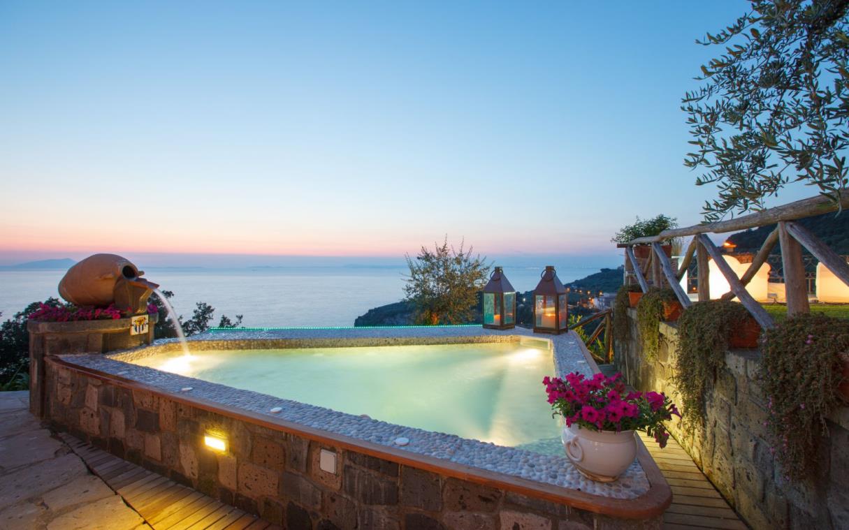 villa-sorrento-amalfi-coast-italy-luxury-pool-jacuzzi-selenia-poo-9.jpg