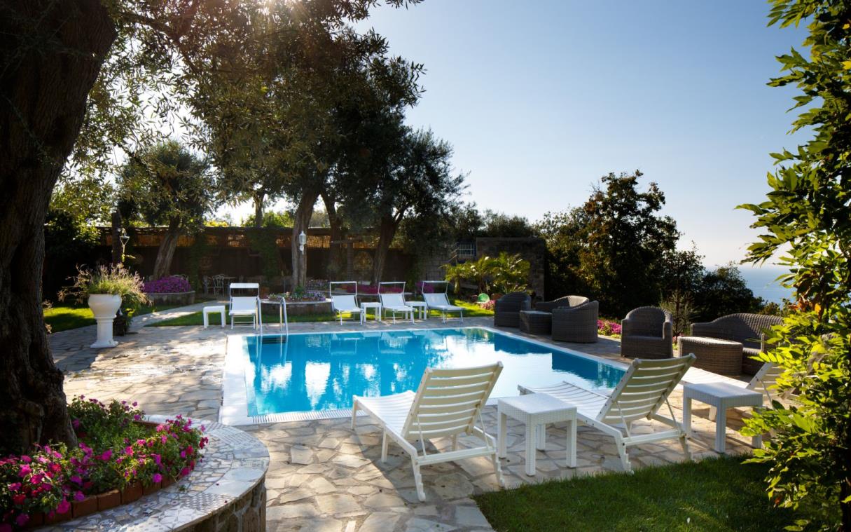 villa-sorrento-amalfi-coast-italy-luxury-pool-jacuzzi-selenia-poo-8.jpg