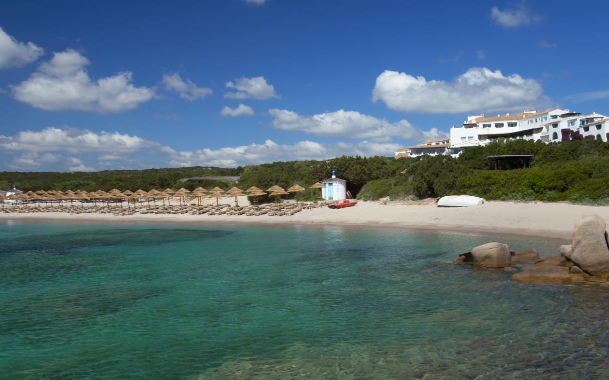 italy-coasta-smeralda-porto-cervo-sardinia-romazzino-villa-luxury-beach-2.jpg