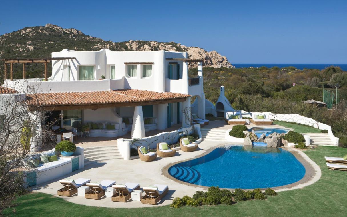 italy-costa-smeralda-sardinia-romazzino-villa-luxury-beach-turchese-pool.jpg