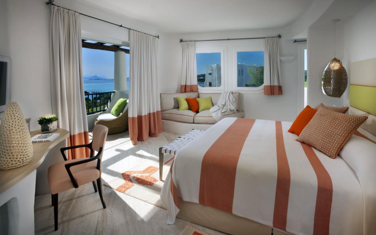 italy-costa-smeralda-sardinia-romazzino-villa-luxury-beach-turchese-bedroom-2.jpg