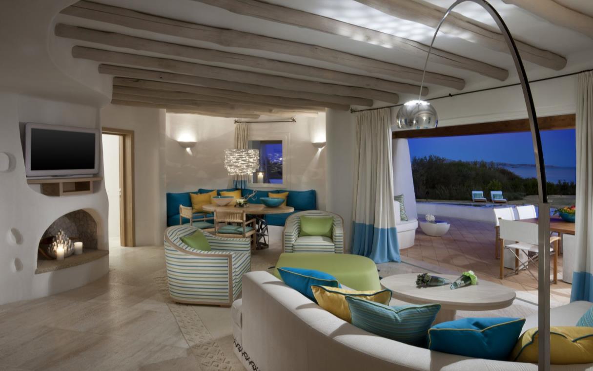 italy-costa-smeralda-sardinia-romazzino-villa-luxury-beach-turchese-living.jpg