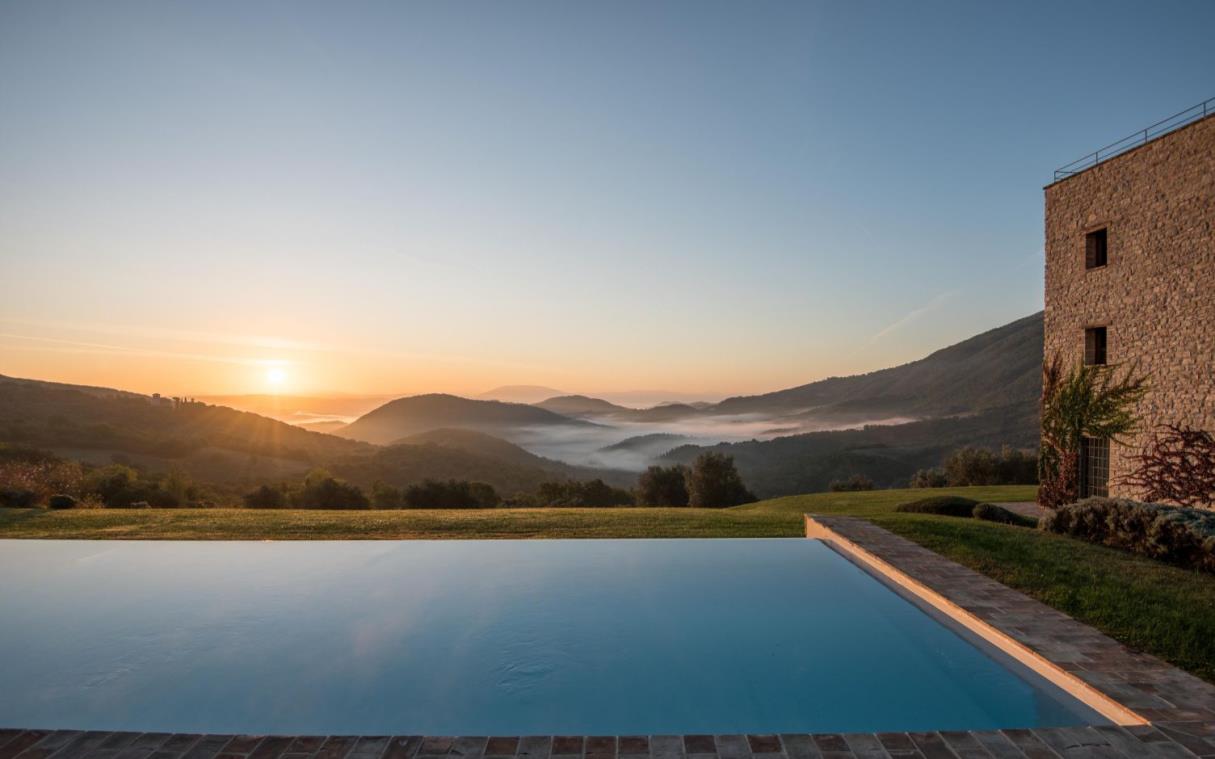 villa-perugia-umbria-italy-luxury-pool-torre-swim (3).jpg