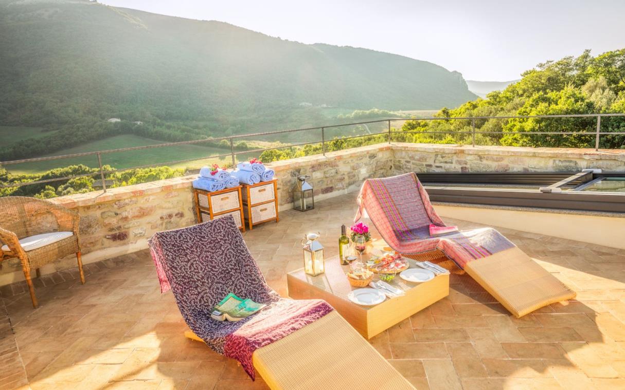 villa-perugia-umbria-italy-luxury-heated-pool-torre-roof-ter.jpg
