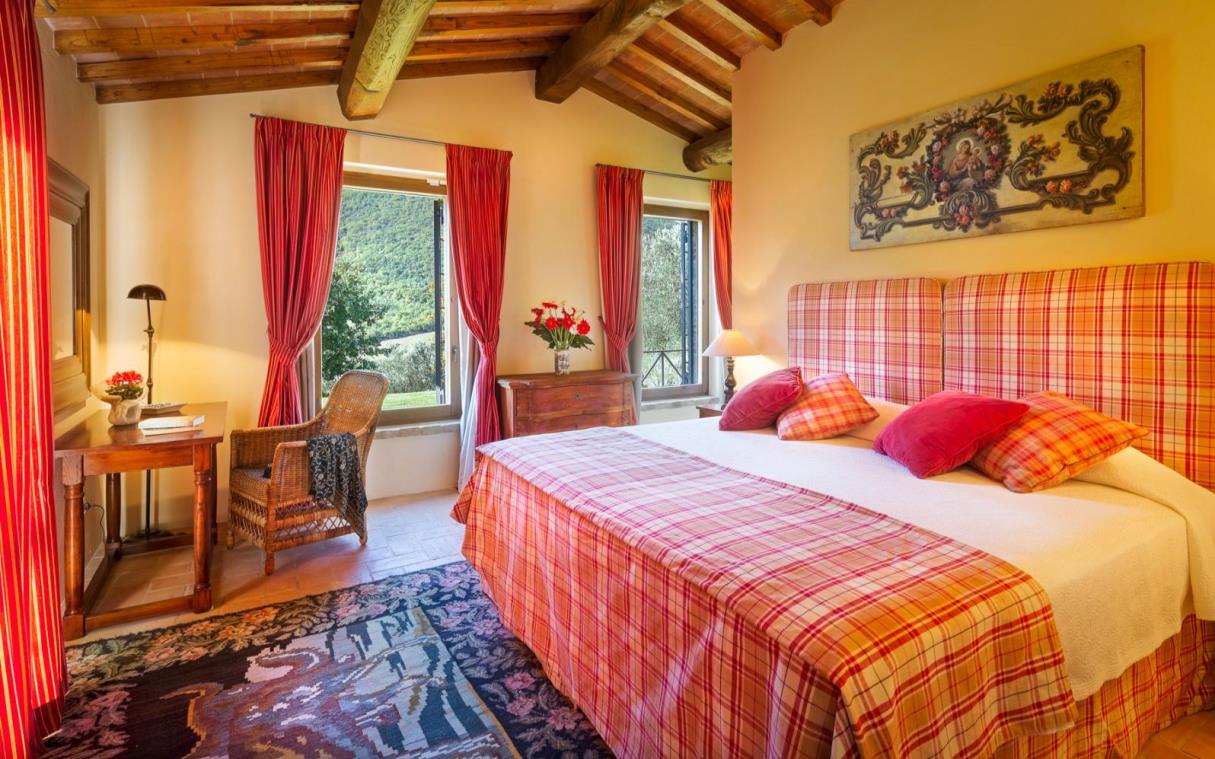 villa-perugia-umbria-italy-luxury-heated-pool-torre-bed (1).jpg
