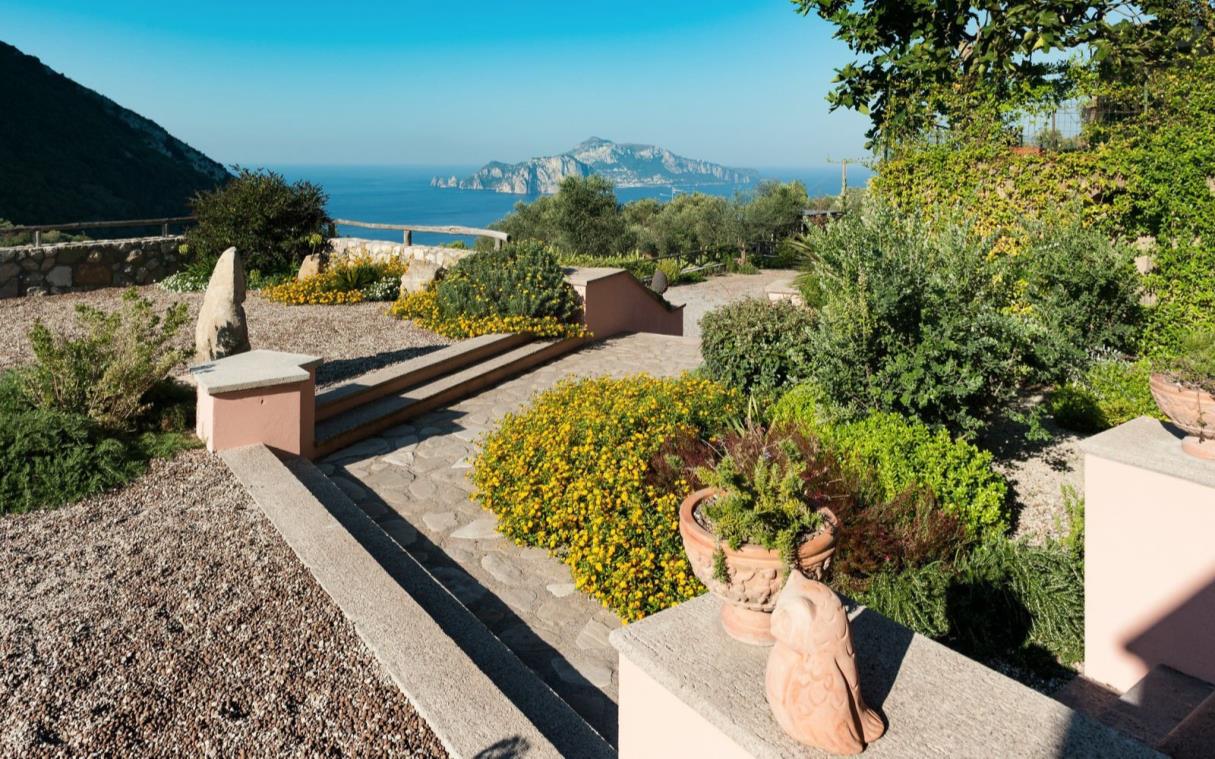 villa-sorrento-amalfi-italy-view-pool-sea-luxury-sophia-out.jpg