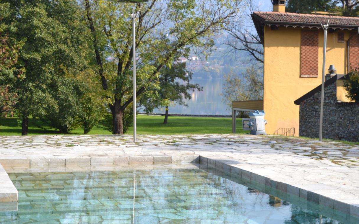 villa-annone-como-italy-pool-lakefront-adinolfi-swim (7).jpg