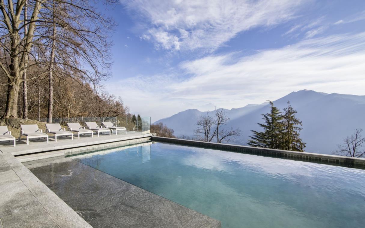 villa-lake-como-italy-mountains-pool-rocco-peduzzi-pool (1).jpg