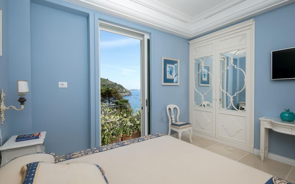 villa-nerano-sorrento-coast-italy-seaside-luxury-nereide-bed (7).jpg