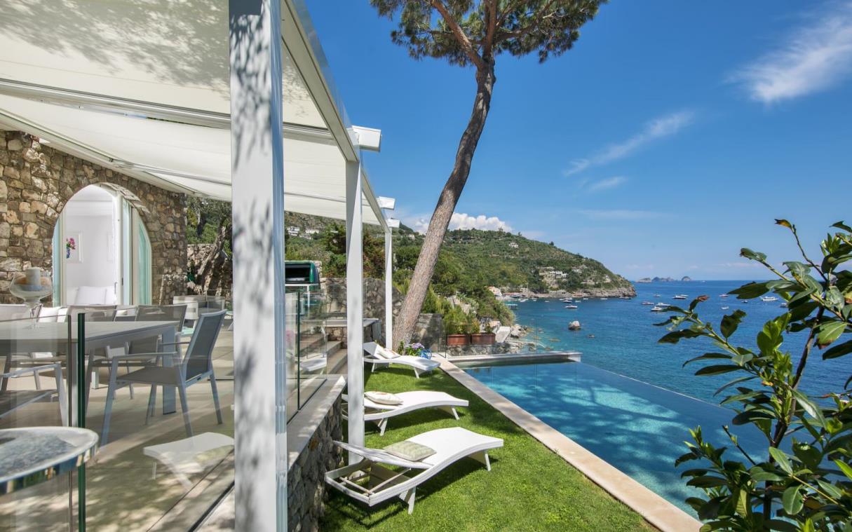 villa-nerano-sorrento-coast-italy-seaside-luxury-nereide-swim (2).jpg