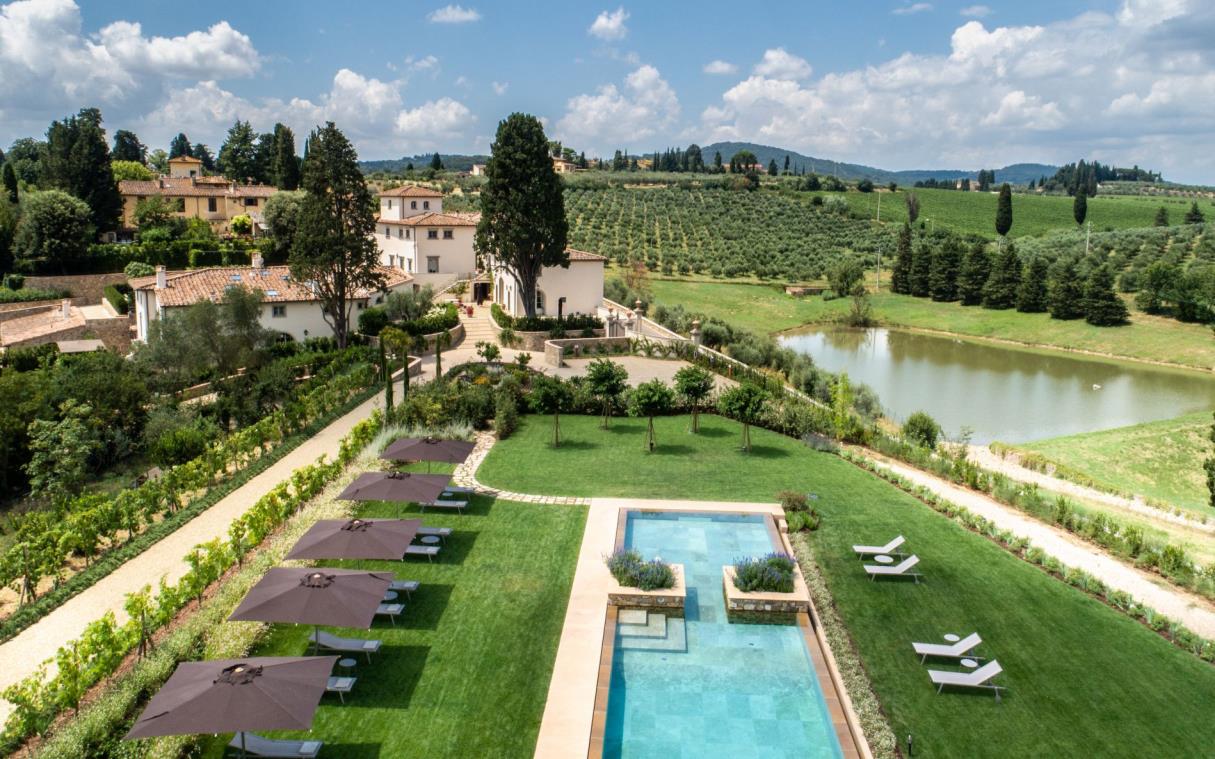 villa-florence-chianti-tuscany-luxury-pool-spa-dimora-del-ghirlandaio-swim (2)