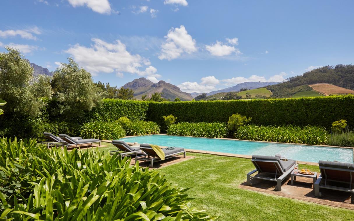 villa-franschhoek-south-africa-luxury-pool-domain-swim (2)