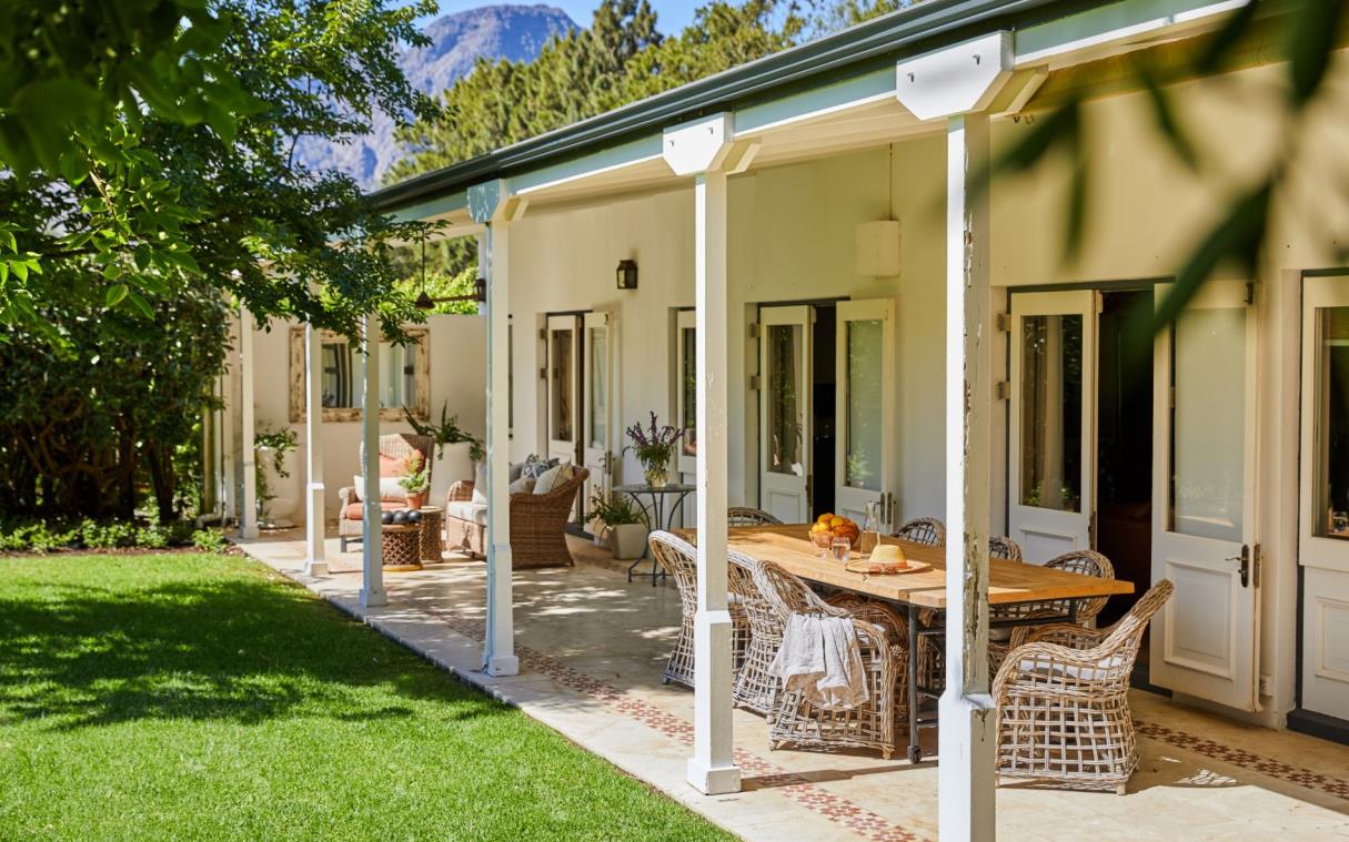 villa-franschhoek-south-africa-luxury-pool-domain-ter