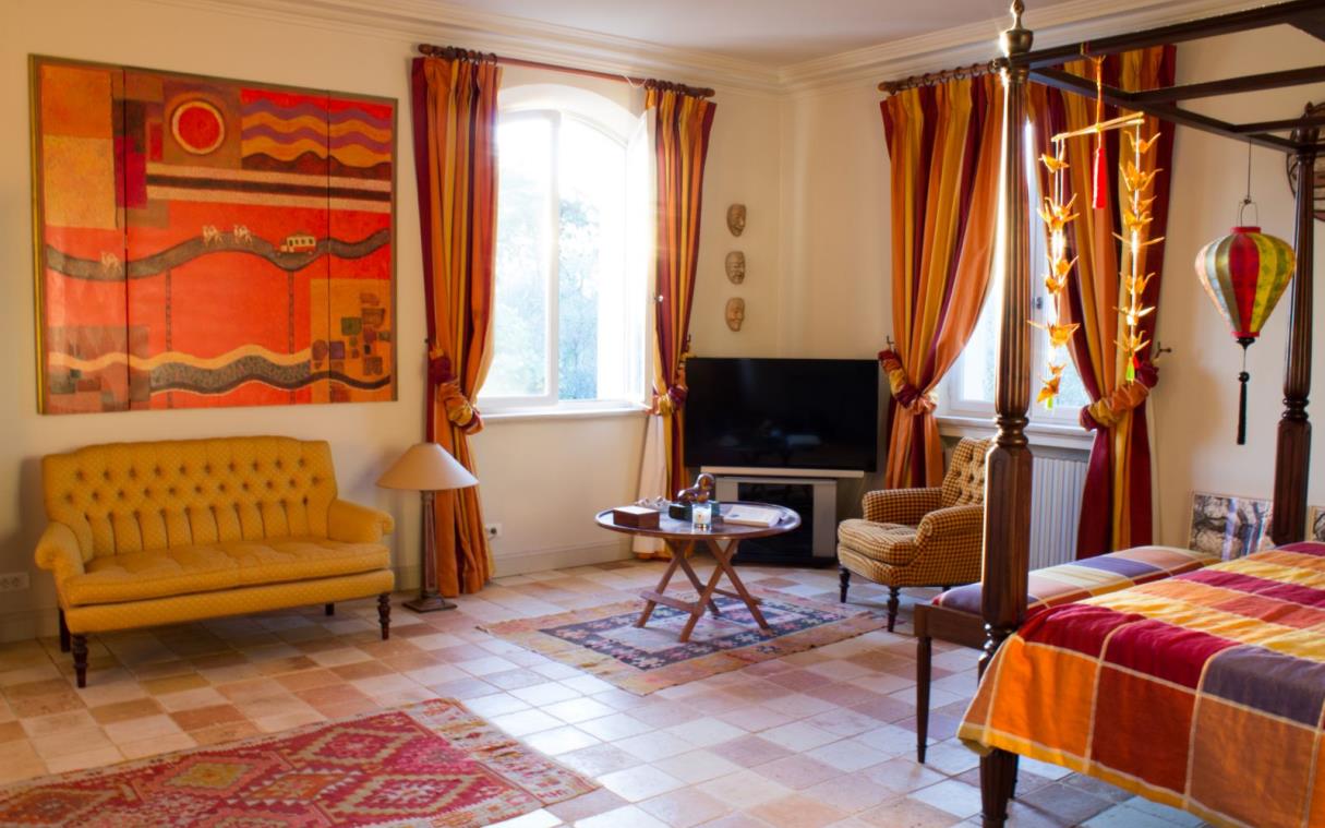 villa-cote-azur-nice-france-pool-luxury-villeneuve-loubet-bed (6).jpg
