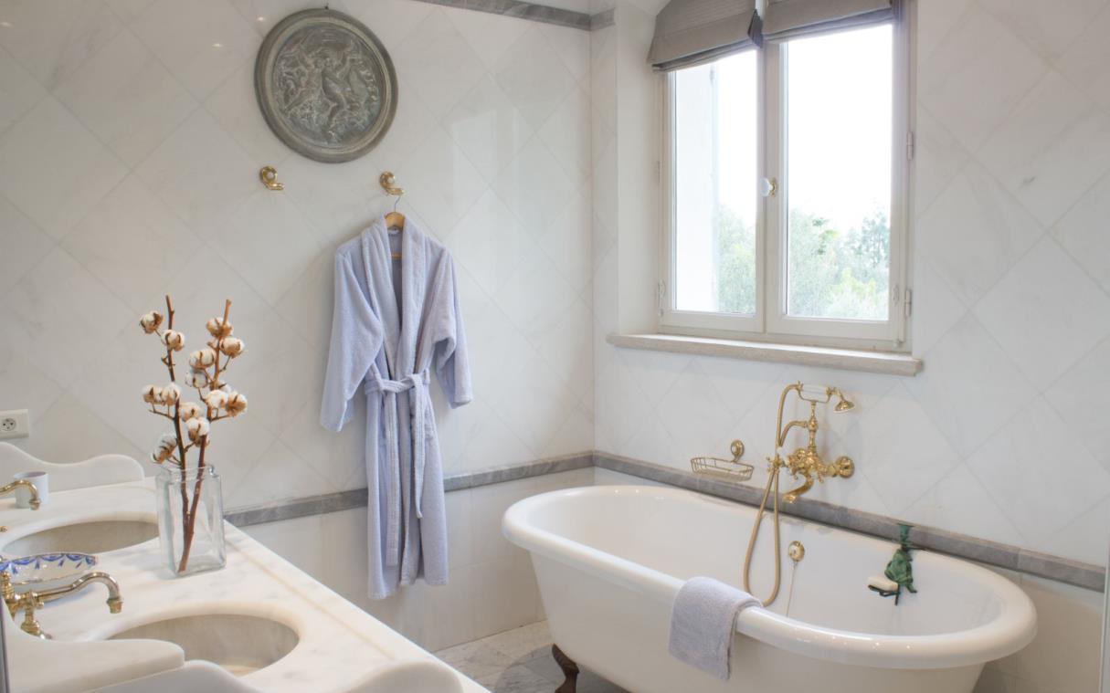 villa-cote-azur-nice-france-pool-luxury-villeneuve-loubet-bath (1).jpg