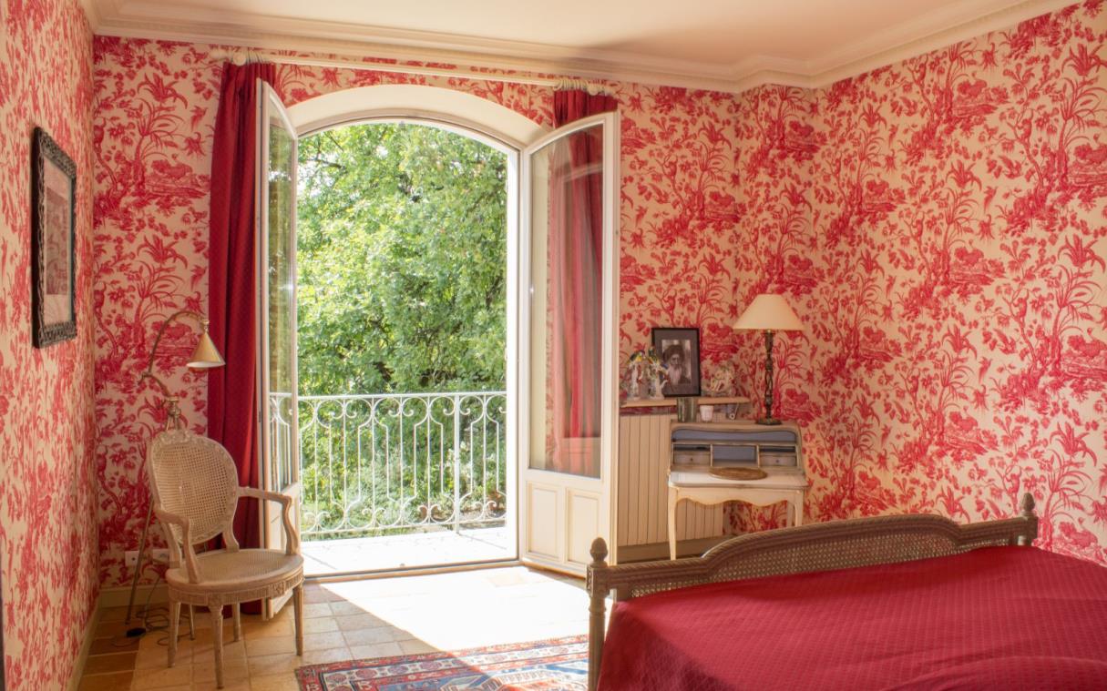 villa-cote-azur-nice-france-pool-luxury-villeneuve-loubet-bed (1).jpg