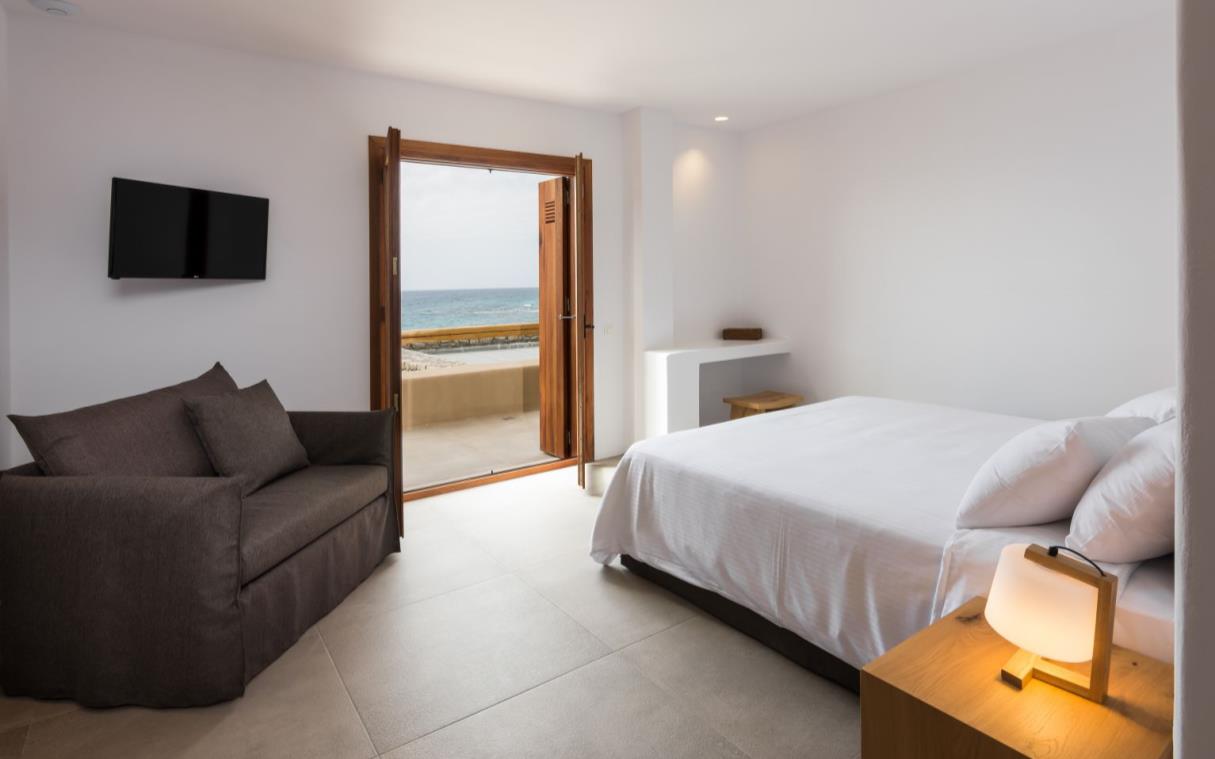 villa-crete-greece-seafront-luxury-beach-house-arvi-bed (1).jpg