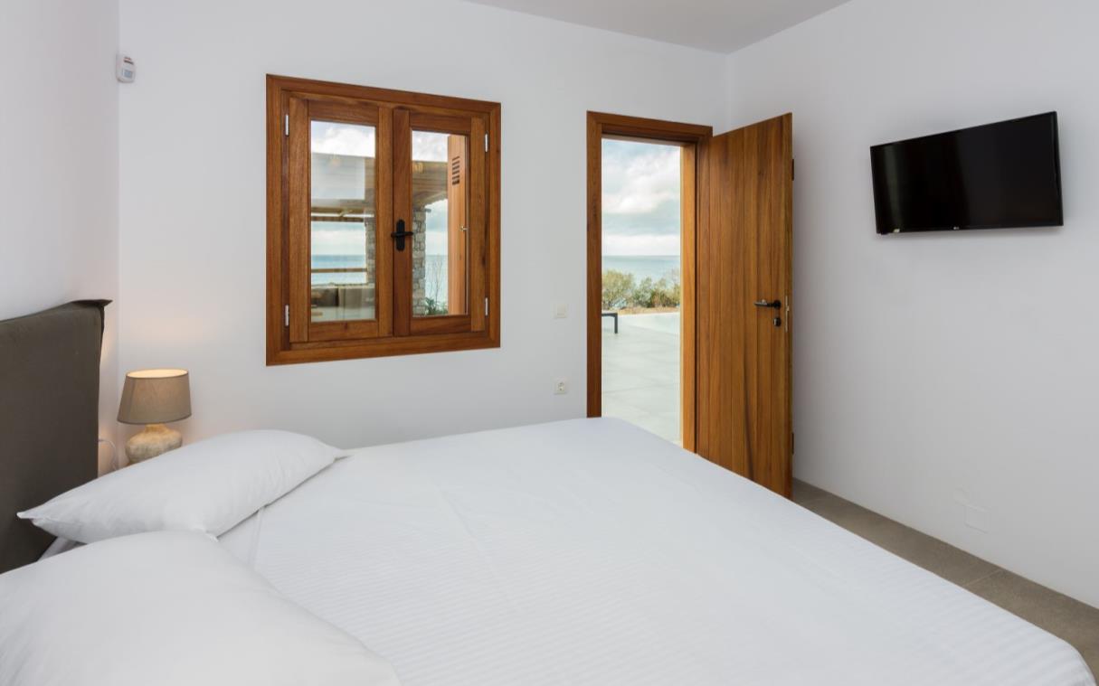 villa-crete-greece-seafront-luxury-beach-house-arvi-bed (5).jpg