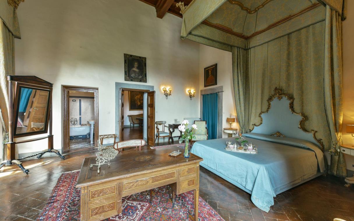 villa-florence-tuscany-italy-luxury-pool-borghese-bed (15).jpg