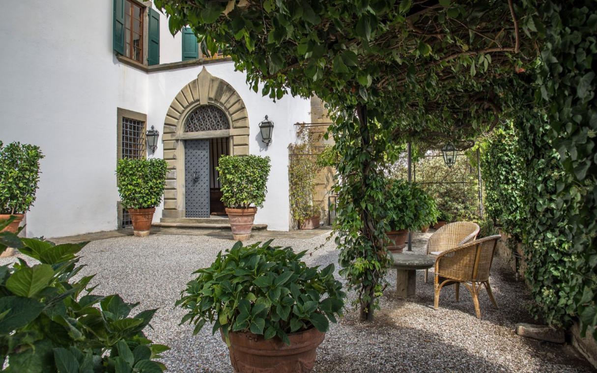 villa-florence-tuscany-italy-luxury-pool-borghese-ext (5).jpg