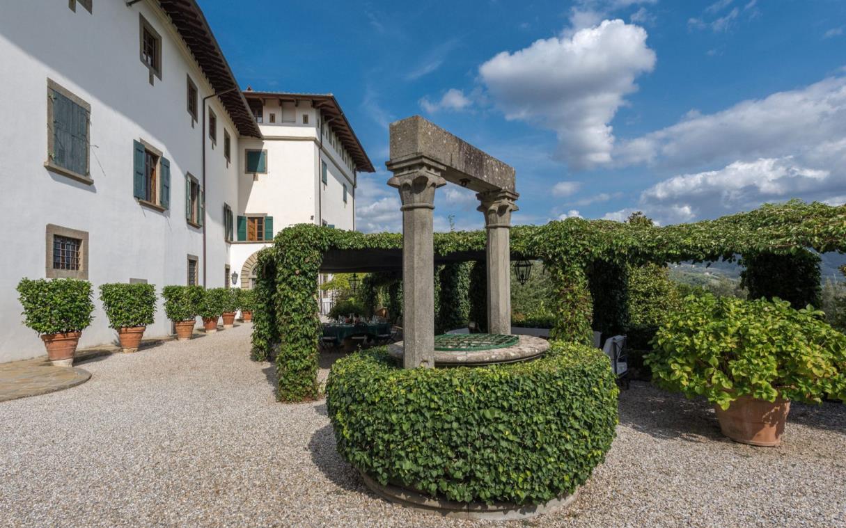 villa-florence-tuscany-italy-luxury-pool-borghese-ext (6).jpg