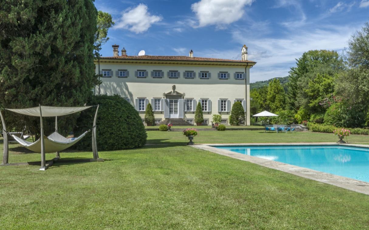 villa-lucca-tuscany-italy-luxury-countryside-swimming-pool-donati-ext-2.jpg