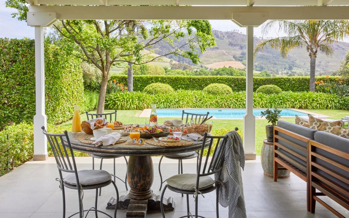 villa-franschhoek-south-africa-luxury-pool-galerie-out-din (1)