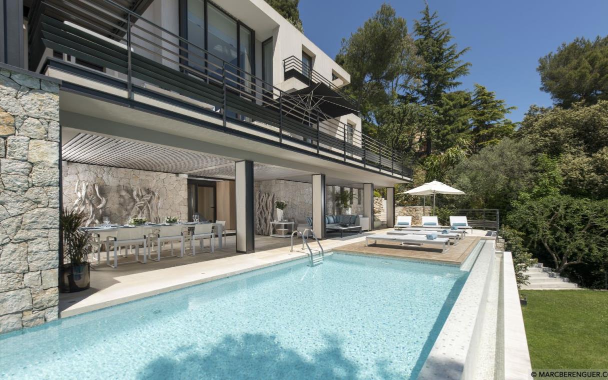 villa-cap-ferrat-cote-d-azur-france-luxury-pool-bayview-pl (2).jpg