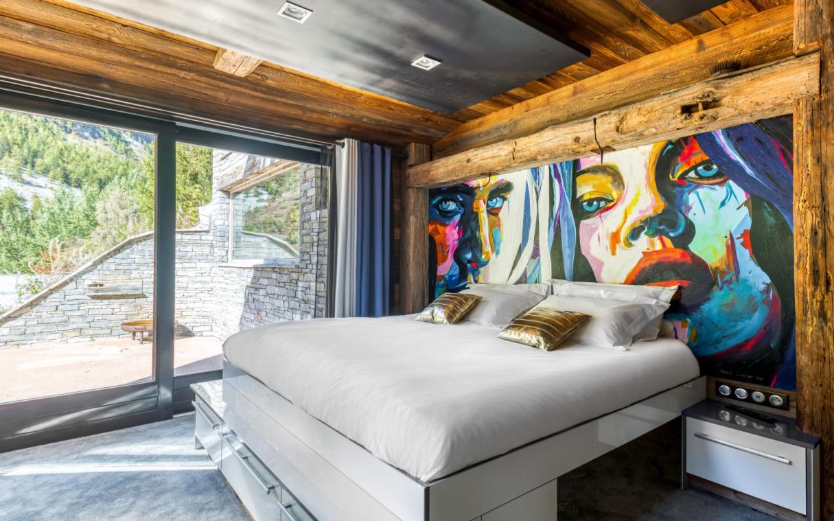 chalet-tignes-french-alps-france-luxury-catered-contemporary-quezac-bed (6).jpg