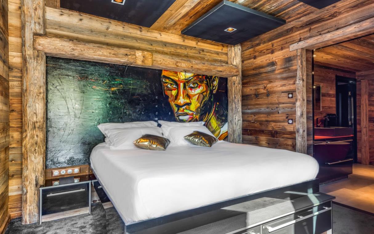chalet-tignes-french-alps-france-luxury-catered-contemporary-quezac-bed (10).jpg
