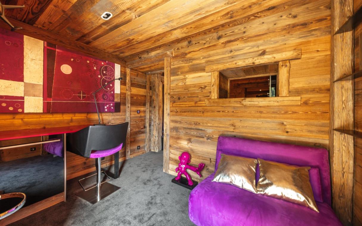chalet-tignes-french-alps-france-luxury-catered-contemporary-quezac-bed (1).jpg