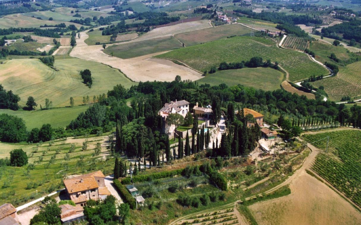 tuscany-florence-italy-vineyards-luxury-villa-castle-cabbiavoli-countryside.jpg