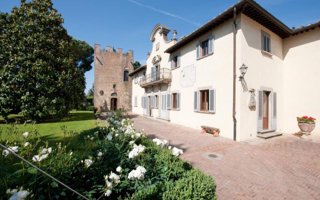 tuscany-florence-italy-vineyards-luxury-villa-castle-cabbiavoli-garden-7.jpg
