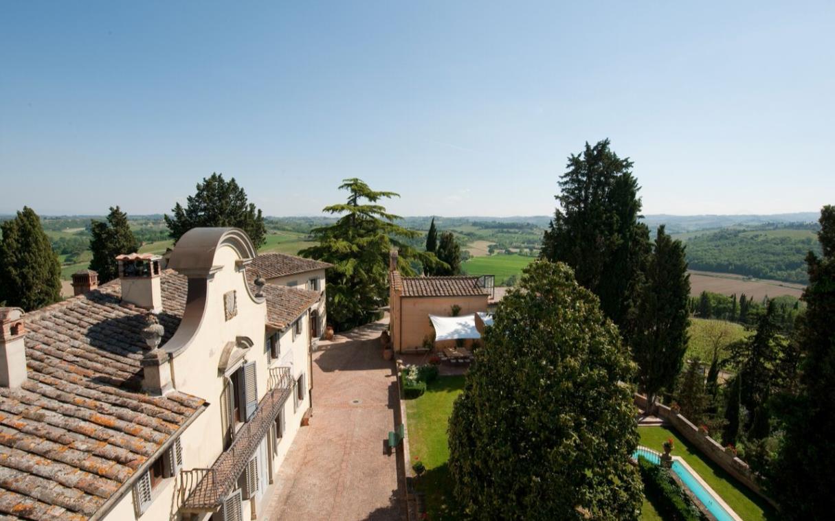 tuscany-florence-italy-vineyards-luxury-villa-castle-cabbiavoli-landscape.jpg