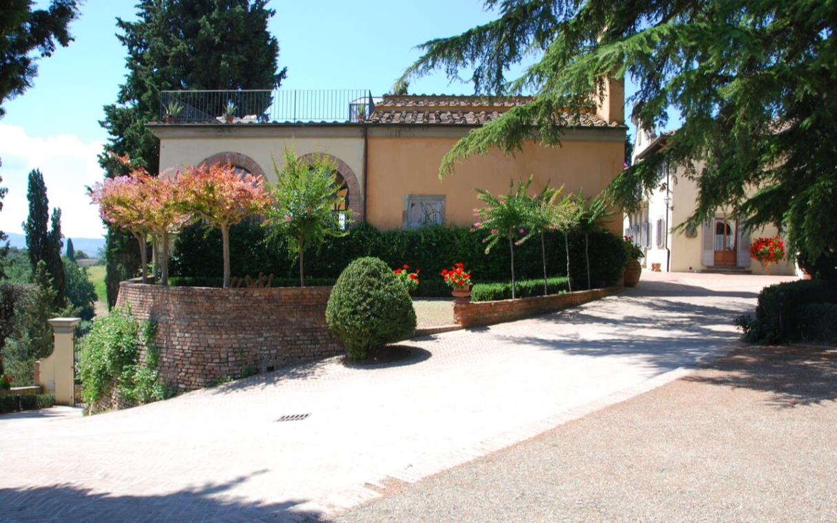 tuscany-florence-italy-vineyards-luxury-villa-castle-cabbiavoli-garden-4.jpg