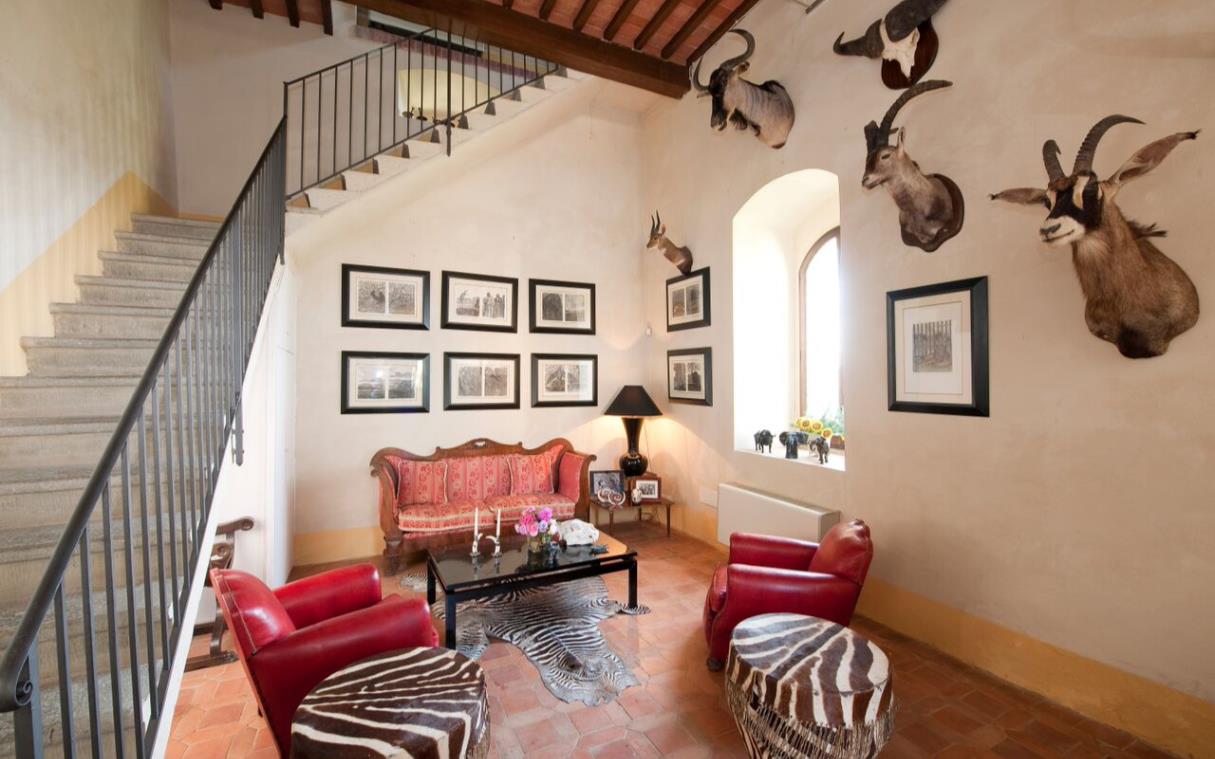 tuscany-florence-italy-vineyards-luxury-villa-castle-cabbiavoli-lounge.jpg