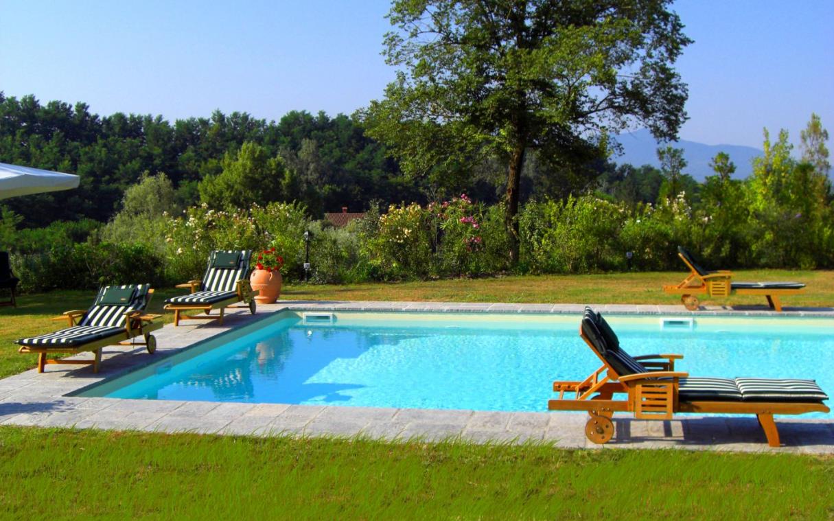 villa-tuscany-italy-countryside-pool-santa-maria-poo (2).jpg