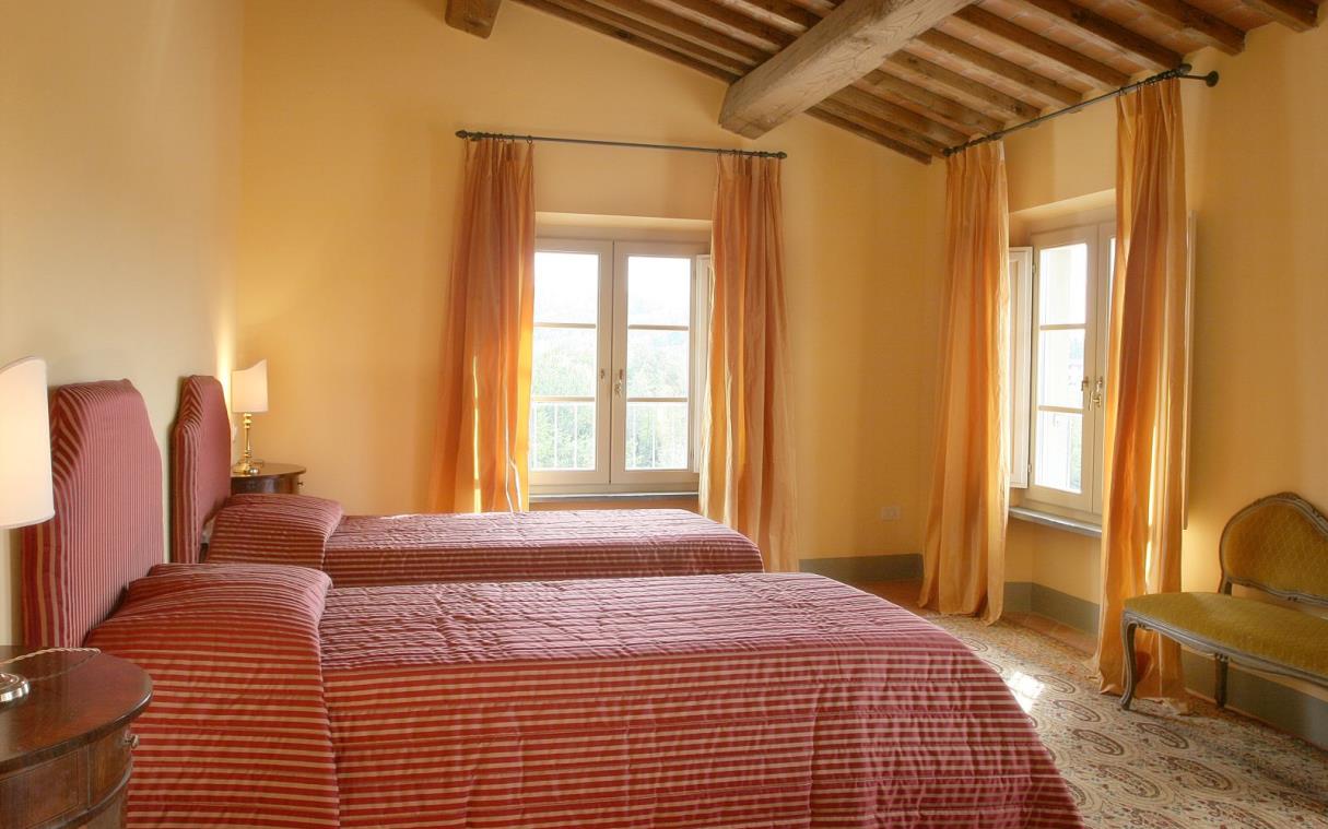 villa-tuscany-italy-countryside-pool-santa-maria-bed (2).jpg