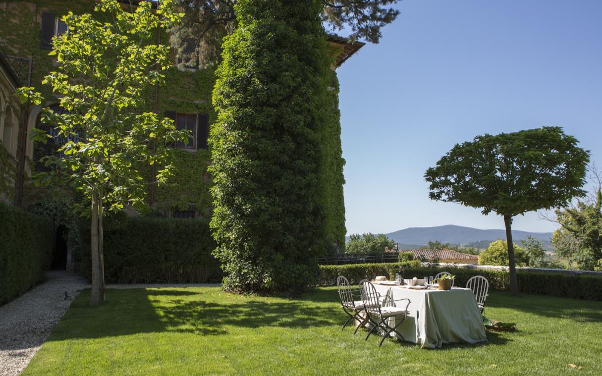 villa-chianti-tuscany-italy-luxury-pool-chianti-classico-out-din-1.jpg