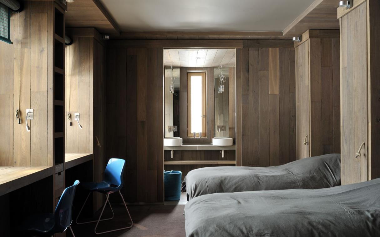 chalet-meribel-french-alps-france-luxury-spa-grand-cerf-bed-7.jpg