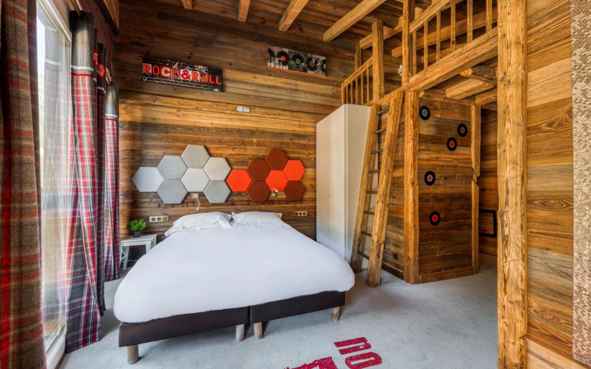 chalet-tignes-french-alps-france-luxury-catered-contemporary-rock-love-bed (4).jpg