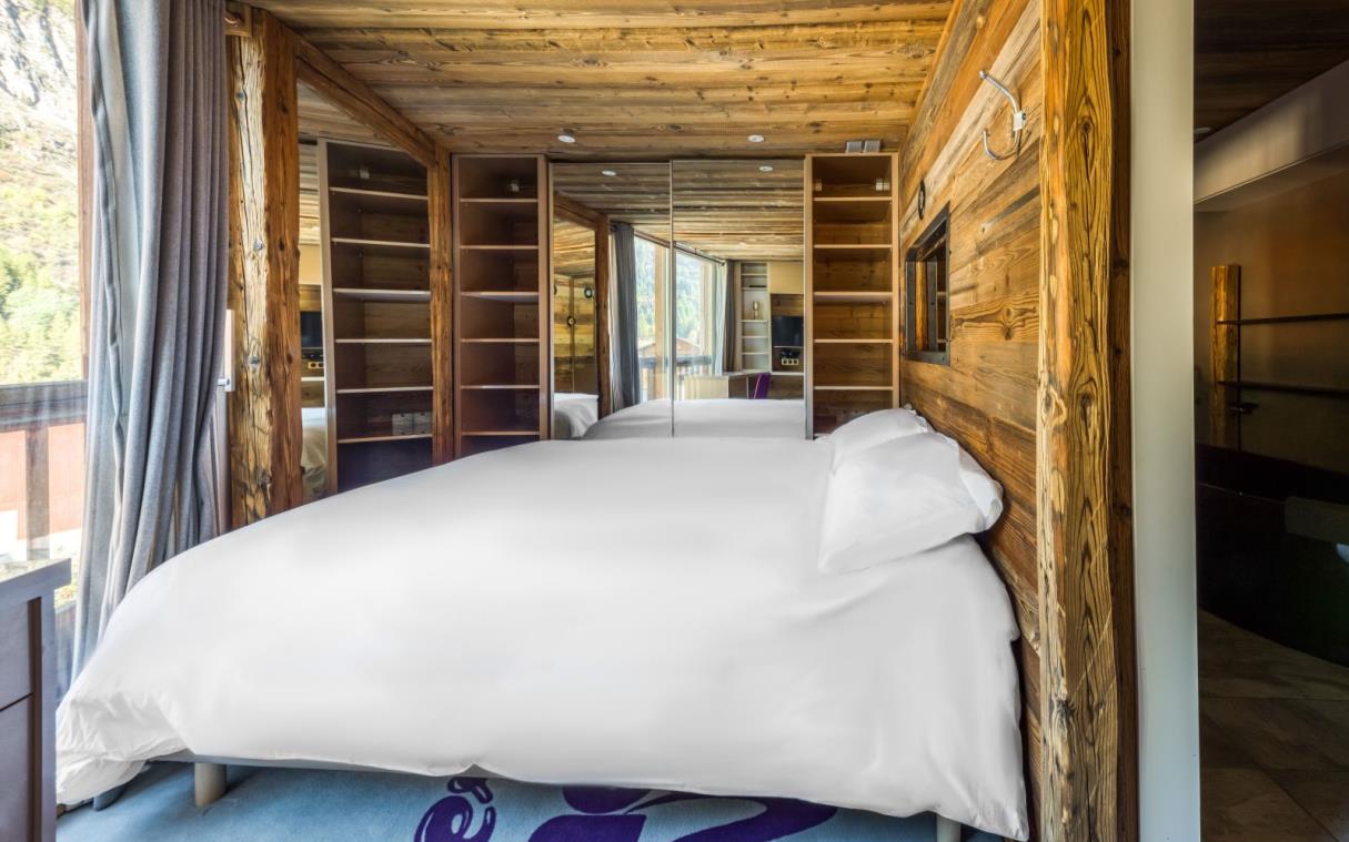 chalet-tignes-french-alps-france-luxury-catered-contemporary-rock-love-bed (6).jpg