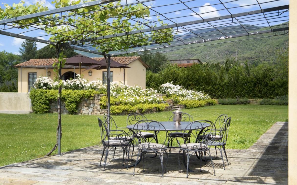 villa-tuscany-italy-country-vineyard-pool-borro-casetta-out-din (4).jpg