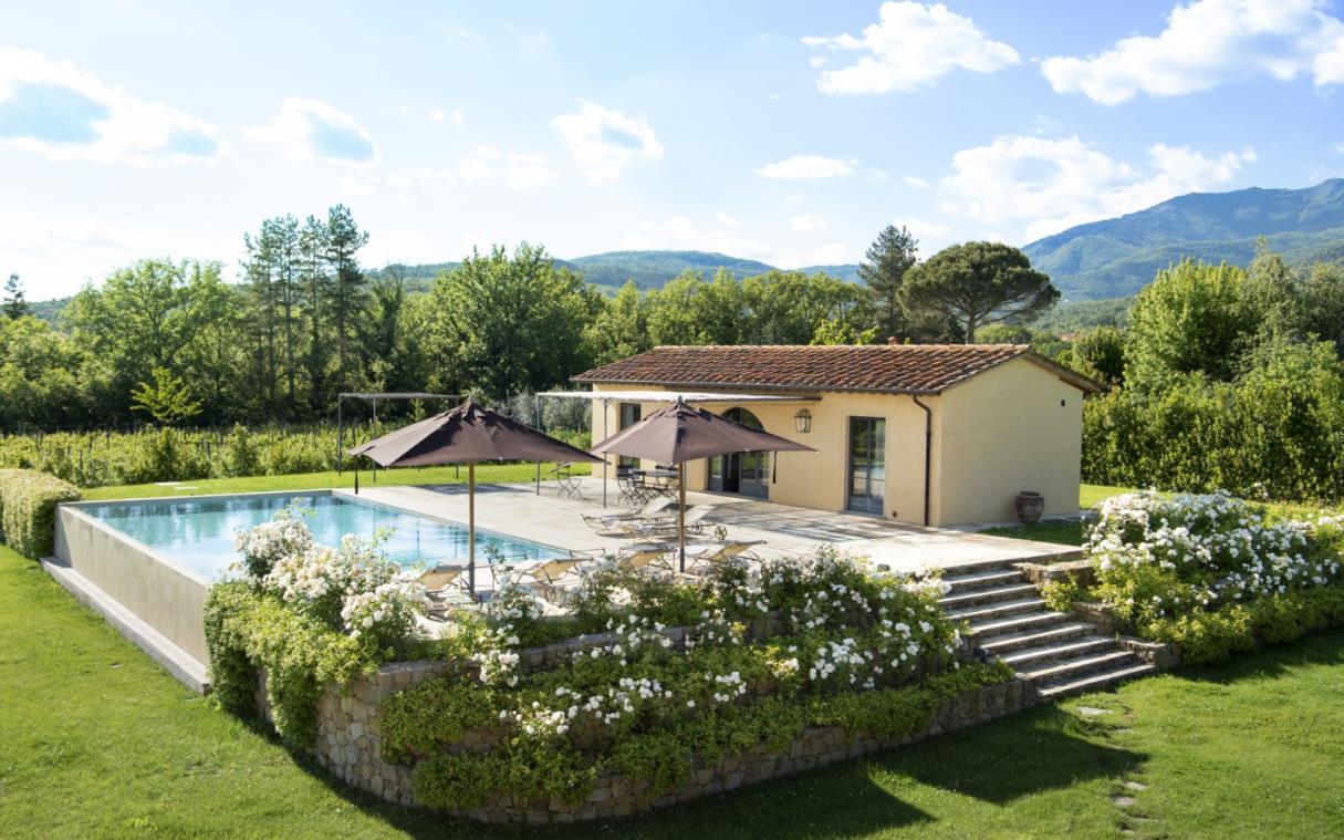 villa-tuscany-italy-country-vineyard-pool-borro-casetta-ext (4).jpg