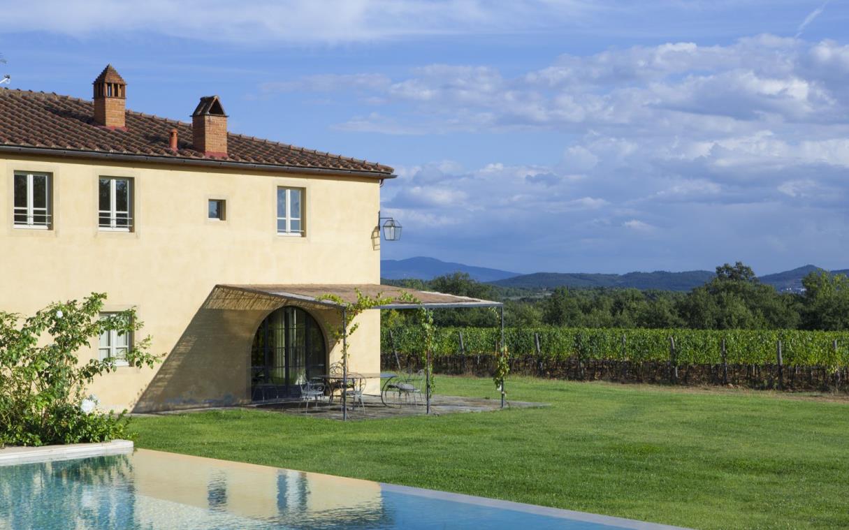 villa-tuscany-italy-country-vineyard-pool-borro-casetta-ext (1).jpg