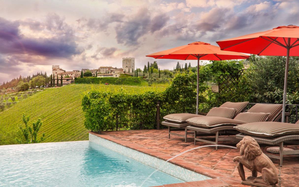 villa-chianti-tuscany-vineyards-infinity-pool-gardens-tuscan-farmhouse-poo-5.jpg