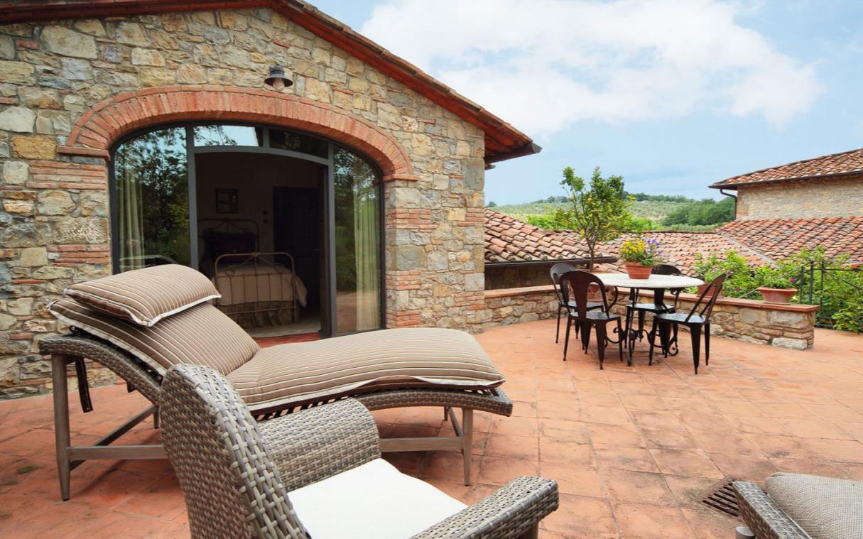 villa-chianti-tuscany-vineyards-infinity-pool-gardens-tuscan-farmhouse-ter.jpg