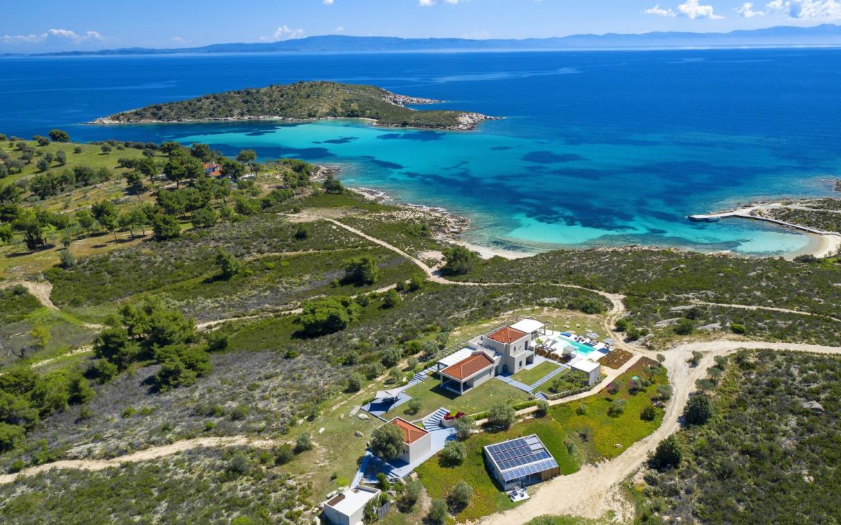 villa-diaporos-halkidiki-greece-luxury-pool-treasure-cove-aer (3).jpg