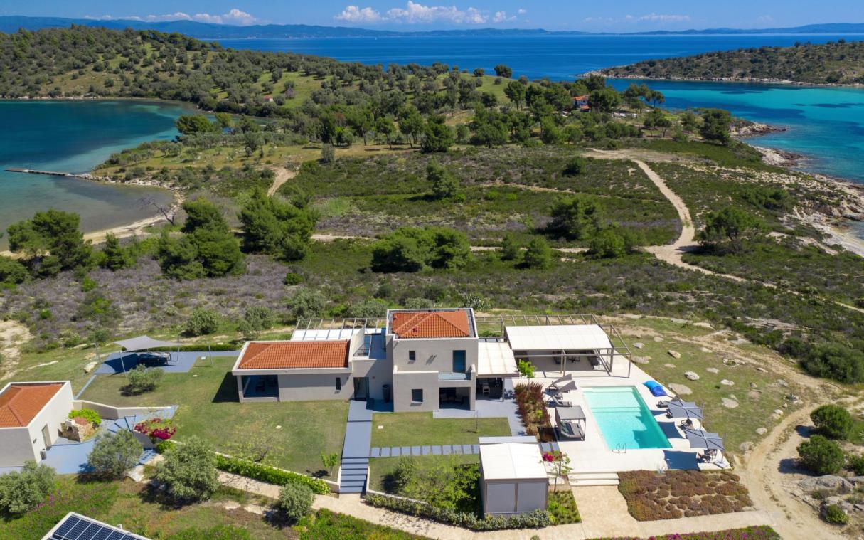 villa-diaporos-halkidiki-greece-luxury-pool-treasure-cove-aer (1).jpg